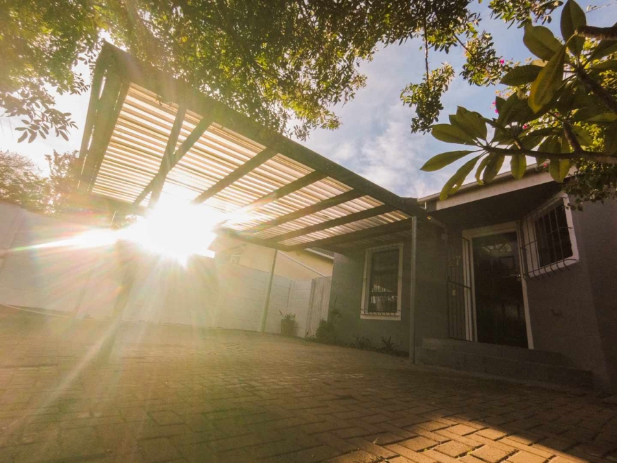 To Let 4 Bedroom Property for Rent in Rondebosch Park Estate Western Cape